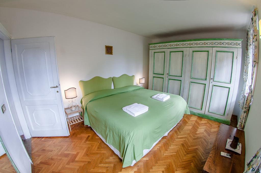 Ferienwohnung Attico Sopr'Arno Florenz Zimmer foto